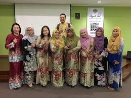 Through ordinan dewan bahasa dan pustaka 1959, dbp was granted a charter with its own board of governors. Bengkel Kerja Penataran Kerangka Standard Bahasa Melayu Ksbm Zon Sabah Di Dewan Bahasa Dan Pustaka Cawangan Sabah 18 Dan 19 September 2019 Pejabat Pendidikan Daerah Kota Kinabalu