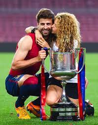 Die aktuellsten news und der heißeste gossip. Shakira And Gerard Pique S Cutest Pictures Popsugar Celebrity