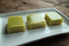 Resepi bingka tepung beras 6 cawan santan 2 1/2 cawan tepung beras 1 cawan gula 2 sudu tepung jagung @ tepung ubi. Kuih Lapis Tepung Beras Yang Mudah Azie Kitchen