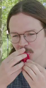 Cameron y Sam Otter: Juego de Besos y Sorpresas