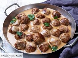 Ikea Devoile La Recette Secrete De Ses Delicieuses Boulettes Suedoises En 2020 Recettes De Cuisine Recette Avec Viande Hachee Recette De Plat