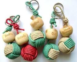 Porte Cles Pomme De Touline Avec Une Pomme En Bois Montee Sur La Tige Personnalise Pomme De Touline Porte Cle Touline