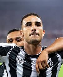 Veja o que joana galhardo (galhardo0383) descobriu no pinterest, a maior coleção de ideias do mundo. Thiago Galhardo Comemora Gol E Vitoria Do Ceara No Classico Rei Gazeta Esportiva