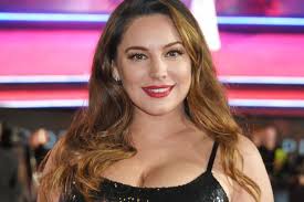 The model, actress and presenter started her weight loss journey with the new slimfast advanced vitality 4 in 1 action and has lost an incredible 15lbs and 4 inches from her hips, dropping two dress sizes. Kelly Brook S 34ff Boobs Got So Big After Weight Gain That She Needed A Doctor Mirror Online