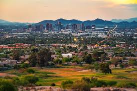 Visit phoenix and experience outdoor adventure, high culture and relaxing resorts. Skyline Phoenix Arizona Bei Sonnenuntergang Stockbild Bild Von Berg Dammerung 141909571
