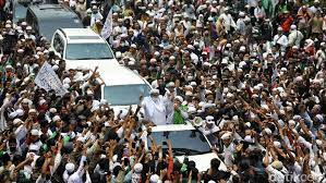 Menurut habib rizieq, reuni 212 adalah aksi perlawanan kezaliman. Habib Rizieq Pulang Pa 212 Lihat Banyaknya Umat Kangennya Terobati