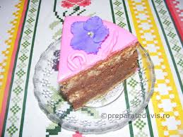 Ciao a tutte, ora pubblico la foto di una torta realizzata per una mia amica prima di natale, lei ama molto le fatine, le colleziona e così ho realizzato una torta con una fatina ma mi spiaceva lasciarla sola soletta in mezzo alla torta e così ho creato anche 2 elfetti che le tenessero compagnia. Tort Cu Crema De Fineti Si Mascarpone Retete Culinare Preparatedevis Ro