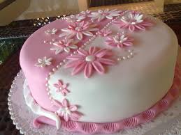 Pink flower cake premium photo. White Pink Flower Cake Birthday Cakes Creative Cake Decorating Cake Decorating Frosting Cake Decorating