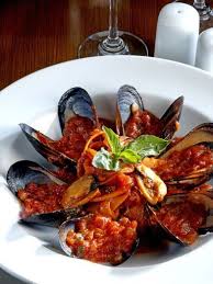 Moules Au Vin Blanc Et A La Tomate Recette Recette A Base De Tomates Recette Moules Recettes De Cuisine