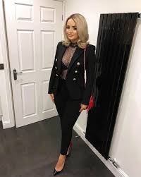 Currently, he is signed to everton where he receives $81 thousand as his weekly. Jordan Pickford Girlfriend Who Is Megan Davison World Cup Hero S Childhood Sweetheart Daily Star