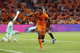 Bij elkaar opgeteld hebben onze spelers (veel) meer volgers dan de hele eredivisie bij elkaar. Buitenlandse Media Over Superieur Oranje Zonder Betovering Maar Met Flitsen Van Klasse Sport Tubantia Nl