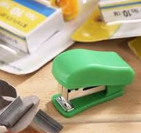 Colorful Plastic Manual Stapler 24/6 Set for Student - Random Color