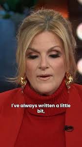 Kelly Halsey's Instagram, Twitter & Facebook