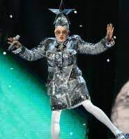 Het eerste songfestival, gebaseerd op het italiaanse festival van san remo, was een geesteskind van de ebu. Songfestivalliedjes Tien Gekke Eurovisiesongfestival Songs Muziek En Film Televisie