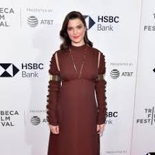 Carla is the wife of former french president nicolas sarkozy, whom she married at the élysée palace on 2 february, 2008. Carla Bruni Sie Teilt Seltene Aufnahmen Ihrer Tochter Giulia Gala De
