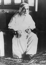 الشريف علي أمير مكة السابق، أو شقيقه الشريف ناصر بن علي، أو خديوي مصر عباس حلمي، أو أحد الأشراف وجميعهم موجودون في جدة المهم أنْ لا يكون علي. Naseer Shahir Homoud Ù… Ø« Ù„ Ù‡ Ø° Ø§ Ø§Ù„ÙŠ Ùˆ Ù… ÙˆÙØ§Ø© Ø§Ù„Ø´Ø±ÙŠÙ Ø§Ù„Ø­Ø³ÙŠÙ† Ø¨Ù† Ø¹Ù„ÙŠ 3 Ø­Ø²ÙŠØ±Ø§Ù† ÙŠÙˆÙ†ÙŠÙˆ 1931 Ù… ÙˆÙ„Ø¯ Ø§Ù„Ø´Ø±ÙŠÙ Ø§Ù„Ø­Ø³ÙŠÙ† ÙÙŠ Ø§Ø³Ø·Ù†Ø¨ÙˆÙ„ Ø¹Ø§Ù… 1853Ù… Ø­ÙŠØ« ÙƒØ§Ù† ÙŠÙ‚ÙŠÙ… Ø£Ø¨ÙˆÙ‡ ÙˆØ¬Ø¯Ù‡ Ø¢Ù†Ø°Ø§Ùƒ