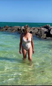 Watch online MrsAMBoudoir aka mrsamboudoir OnlyFans - I just love the  beachHappy Weekend fans on X-video