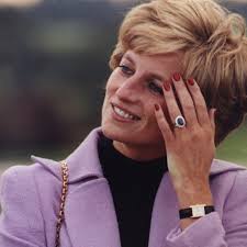 Los 30 años de Harry Robles entre elegancia y femineidad