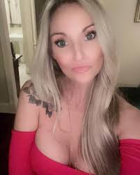 Shawna Stanley's Instagram, Twitter & Facebook