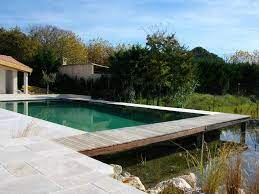 une piscine naturelle plus contemporaine avec 2 bassins separes piscine naturelle piscine construire une piscine