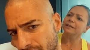 Whatever your hair tone, type, or texture, there's a shade and style of short blonde hair that will suit you. Maluma Shaved His Hair To Give Himself A New Look In The Middle Of The Quarantine Music And Books Culture World Today News