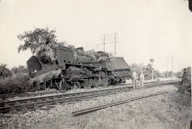 Train Wreck St Malo France Aug 1944 Jpg Jpeg Image 3543 2393 Pixels Scaled 36 Train Abandoned Train Train Wreck