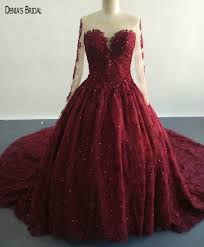 Brautkleid rot weiß günstig kaufen im gegensatz zu reinweißen brautkleidern kann ein langes rotes brautkleid auch nach der eheschließung zu festlichen gelegenheiten getragen werden. 2017 Ballkleid Wein Rote Spitze Brautkleider Mit Halsausschnitt Sleeveless Wulstiger Gericht Zug Bodenlangen Brautkleider Lace Wedding Dress Red Lace Wedding Dresswedding Dress Aliexpress