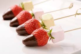 Recette Brochettes De Gariguettes Et Fondue Au Chocolat Desserts Repas De Fetes
