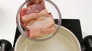 Dalam mengolah daging yang baik juga tidak bisa sembarangan bunda, biasanya kalau ingin memasak daging, pastinya kita rendam dahulu dagingnya. Bisa Hemat Gas Begini Cara Rebus Daging Kurang Dari 10 Menit Tribunnews Com Mobile