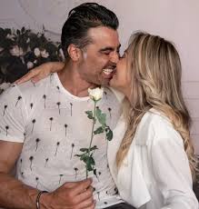 Patricia lissa kashiwaba martins (born 29 march 1984), better known as li martins, is a brazilian singer, songwriter, and actress. Ex Rouge Li Martins E O Marido Estarao No Power Couple Brasil 5 Revista Pan