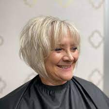 The caked pop has a different line that gives a more voluminous look something that is much needed for the thin hair. 20 Volumizing Short Haircuts For Women Over 60 With Fine Hair