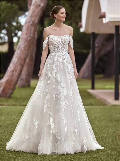 SYBIL | Strapless princess wedding dress with detachable sleeves | Pronovias