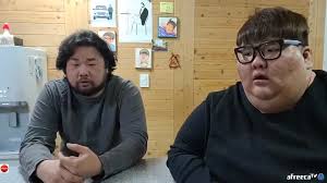 박사장은 대중힙합그룹 '홀라당'의 리더이자 프로듀서로서 '빅죠'와 함께 정규 1집 'spotlight'로2008년 데뷔 이후 10여장 이상의 앨범을 발매하며 꾸준한 가수로서의 인생과. Iymhbclr 3a2gm