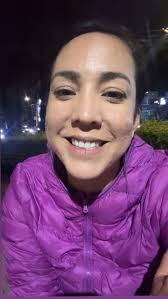 Agradece desde el corazón todo lo bonito que tienes en tu vida , lo demás,  momentos y personas son maestros de vida para aprender y seguir avanzando.  Abrázalo, hónralo y sonríele 🍀💫