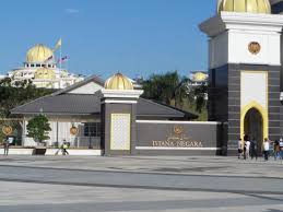 Bangunan yang bersejarah ini pada asalnya merupakan rumah agam milik seorang jutawan cina, chan wing. Istana Negara Kuala Lumpur Malaysia Review Tripadvisor