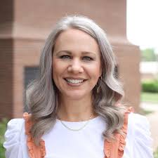 Hey Ponca City! My name is London, and this year I serve as the Ponca City  High School Junior Class treasurer, and we need your help!! The Junior  class officers are in