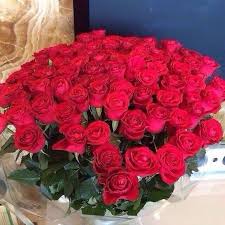Scegli l'immagine mazzo di rose rosse perfetta per il tuo progetto. Mazzo Di Fiori Gigante