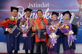 Sarjana muda sains (kepujian) biologi merupakan salah satu program sepenuh masa di uitm pelis. Empat Beradik Daripada Empat Madu Cemerlang