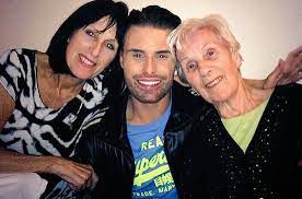 Meet rylan's mum, linda clark… linda who has a penchant for being ott just like her son, has been described by rylan as a Rylan Reveals His Mum Nearly Died Of Sepsis Entertainment Daily