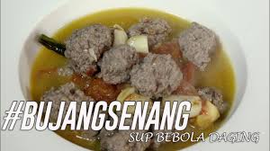 Sejatinya, dendeng juga bisa dibuat dari daging sapi cincang, meski teksturnya tentu saja akan terasa berbeda. Bujangsenang Sup Bebola Daging Youtube