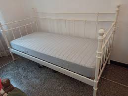 Il divano letto angolare ikea misura divani in tessuto angolare friheten. Letto Singolo Ikea Offertes Maggio Clasf