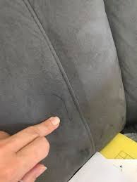 Alternatives pour nettoyer une tache d'encre sur du tissu coloré. Comment Enlever Une Tache De Stylo Sur Un Coussin En Panne De Velours Daim Casamore