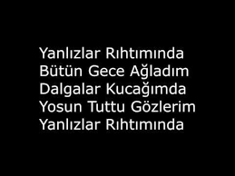 Kalben Sadece Sozleri Lyrics Yatak Bos Oda Bos Ev Bos Duvarlara Vuran Isik Yuzumde Karanlik Yine Mi Sen Bayram Gunu Gibi Gelen Kac Sarkilar Sarki Sozleri Dalga
