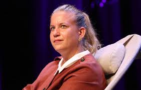 Mathilde Panot refuse le ruban d’Octobre rose, colère de ministres et du RN — 20 Minutes