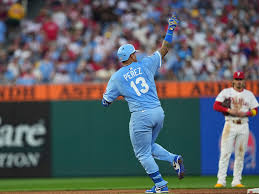 ¡Salvador Pérez Enorme! Jonrón y 5 RBI en Victoria de los Reales - Imagen principal del artículo