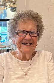 Lea Lynn's Instagram, Twitter & Facebook