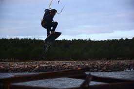 Don't miss a day on the water or in the air! 8 Ultimative Kitesurf Gadgets Die Du Unbedingt Benotigst