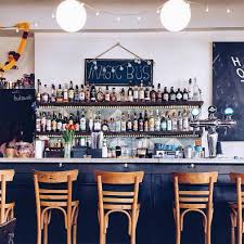 Ένα κομψό, μοντέρνο all day bar brasserie σε μια ηλιόλουστη πλατεία του παγκρατίου. Pagrati Athens Your Complete Guide To Athens Most Underrated District
