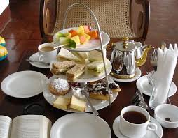 The time in the afternoon when some people eat a small meal 2. It S Teatime Uber Tradition Und Etikette Der Britischen Teekultur Grossbritannien Org