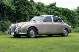 こっちがオリジナル 光岡ビュートのモチーフとなったクラシックカー 小さな高級 高性能サルーンの名作 ジャガー マーク2 1 nosweb jp 日本の旧車webマガジン ノスウェブドットジェーピー ビュート 光岡 ビュート 旧車
